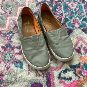 Women Toms slip on shoe
